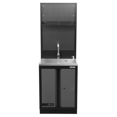 PELA 546476 Pesuallas kaapilla ja hyllyllä