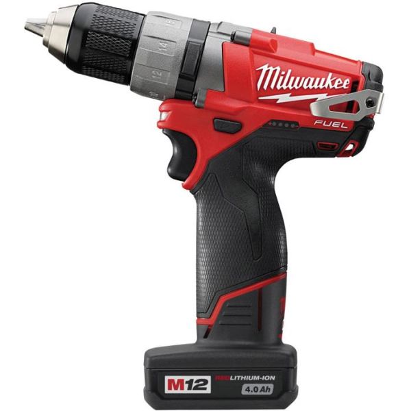 Porakone-ruuvinväännin Milwaukee M12 CDD sis. akun ja laturin 