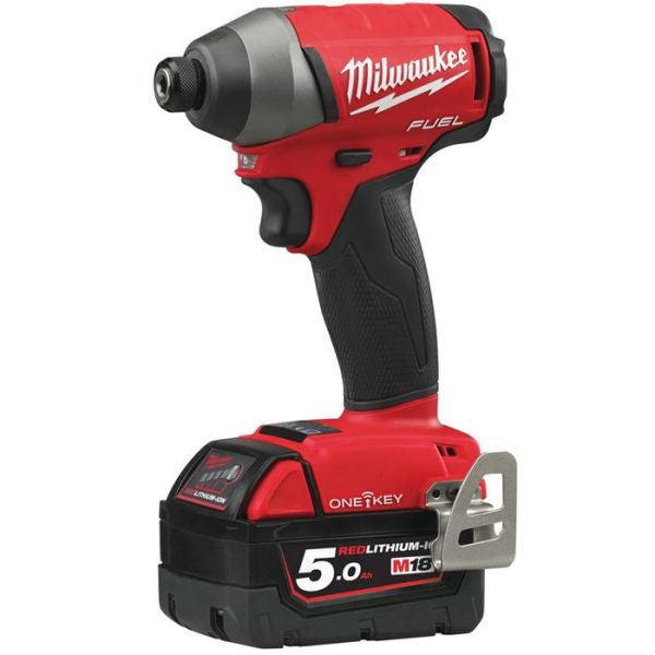 Slagskrutrekker Milwaukee M18 ONEID-502X med batteri og lader 