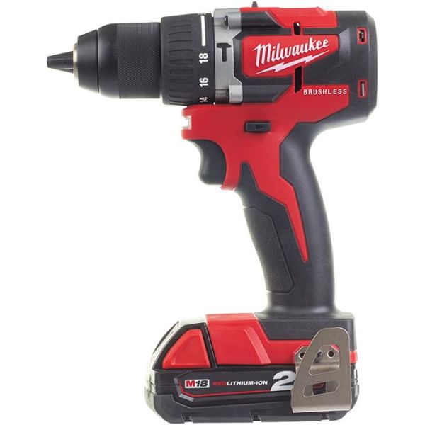 Slagboremaskine Milwaukee M18 CBLPD-202C med batteri og oplader 
