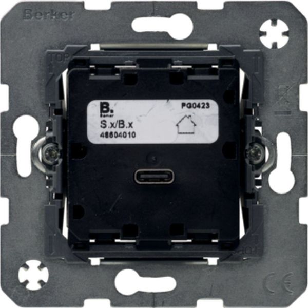 USB-latauspistorasia Hager 48604010 mobiililaitteiden lataamiseen S.1/Bx