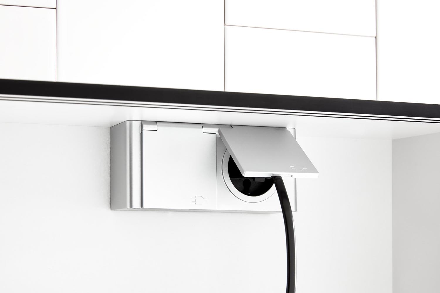 Skånebeslag Skåform Uttagsbox 140 x 50 x 65 mm, 2 st. uttag