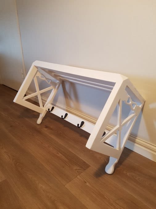 Hatthylla i lantlig stil