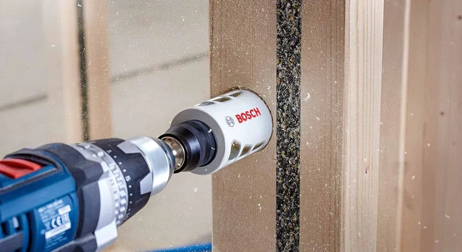 Boschin reikäsahaa käytetään reiän poraamiseen koolinkiin