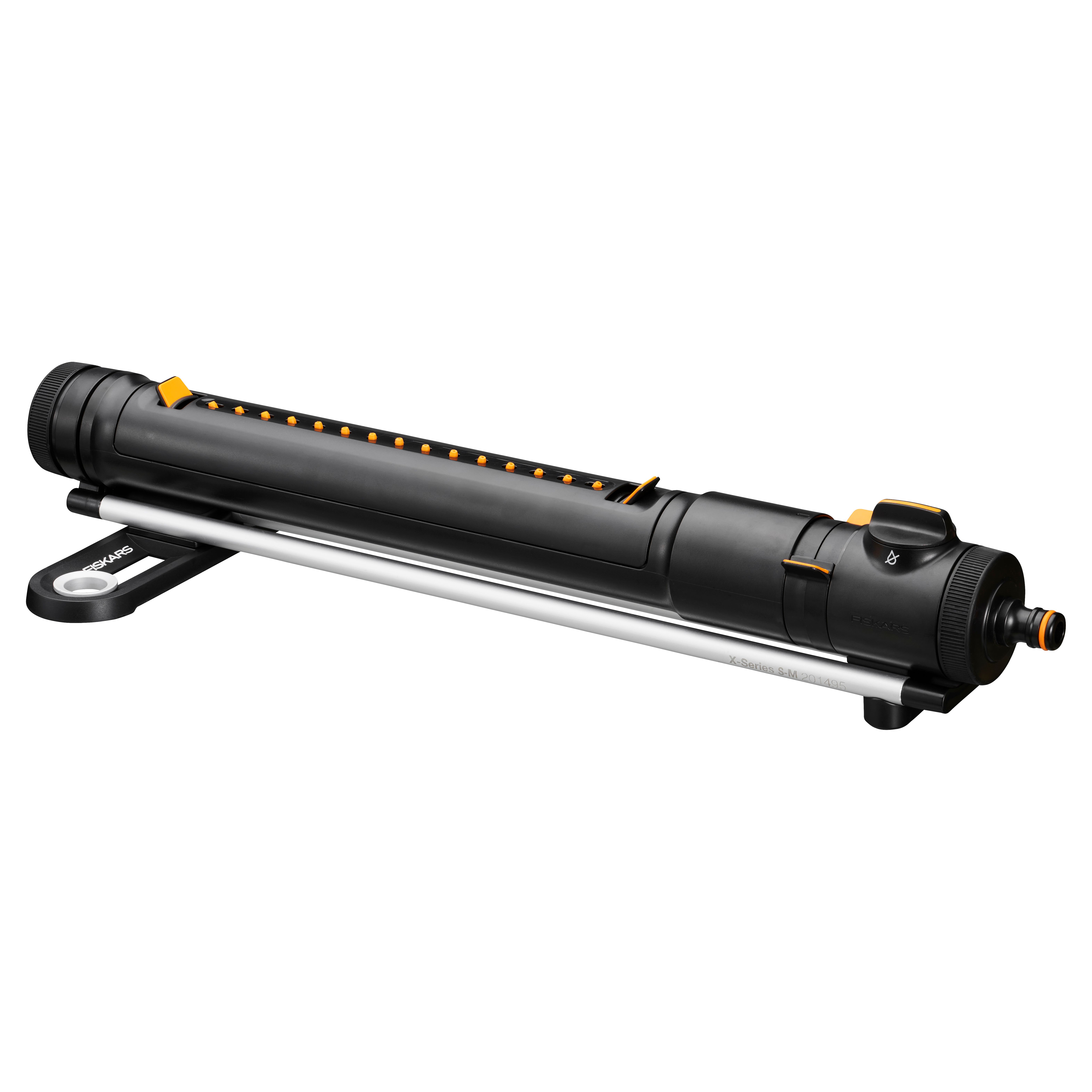 Fiskars - X-series™ vannspreder pendlende S-M 55,2 cm svart