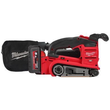 Milwaukee M18 FBTS75-502X Båndsliber med batteri og oplader